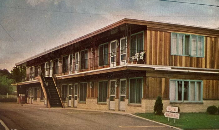 Viking Motel (Imperial Motor Inn) - Vintage Postcard